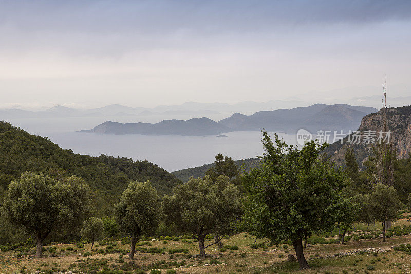 在著名的利西亚路步行步道之间的fethiye到kas mugla turkey